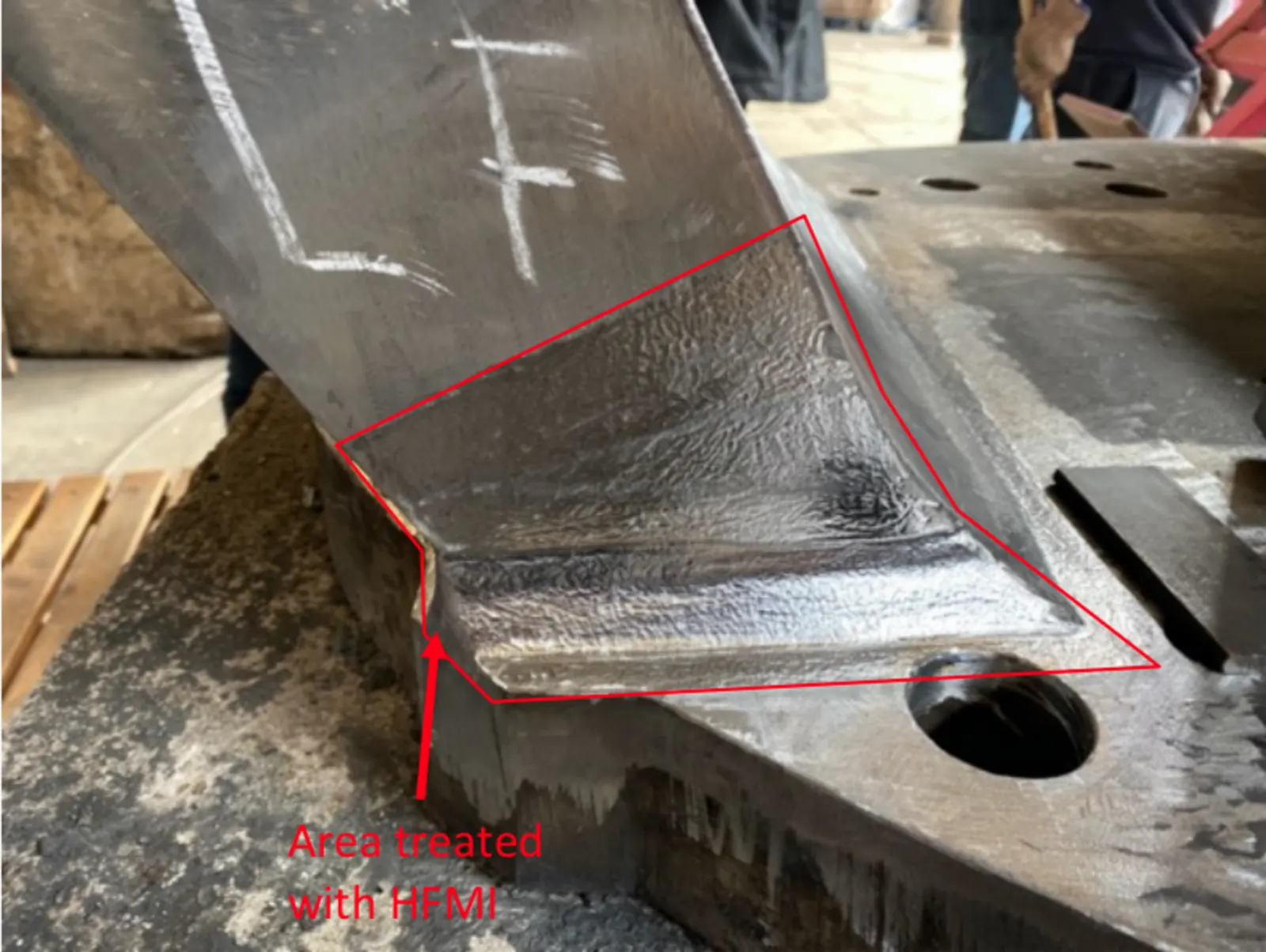 Bridge pillar and box girder