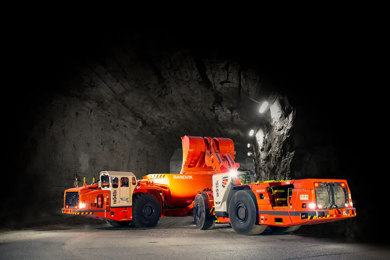 Underground loader and mine truck