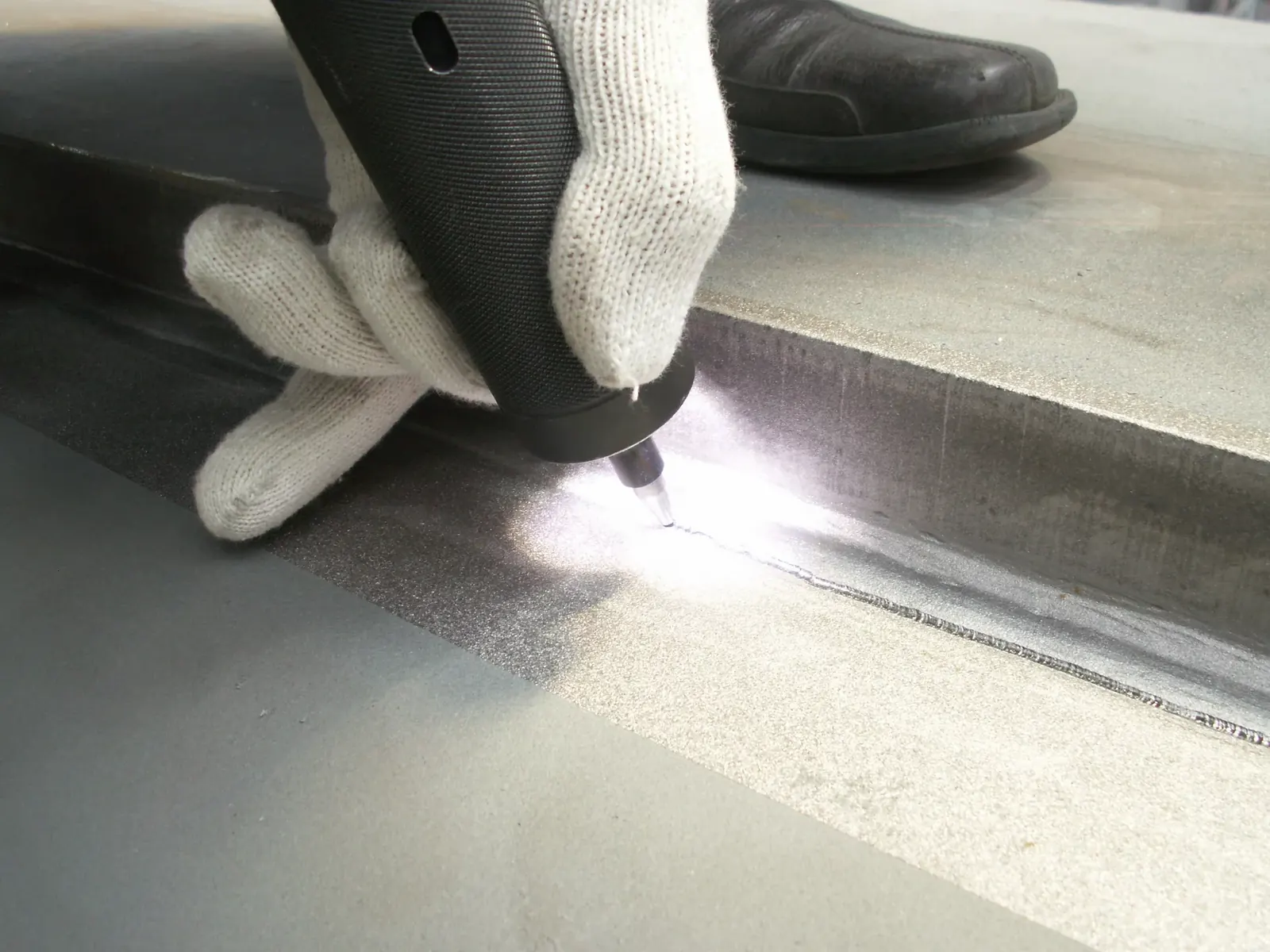 HiFIT tool treating the weld toe of a fillet weld on a steel plate