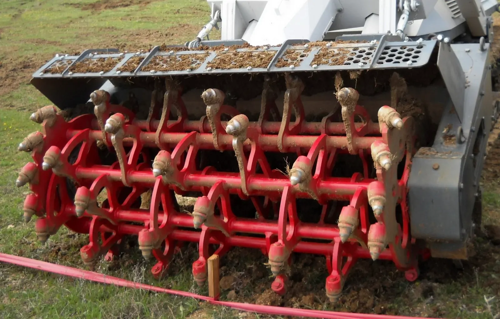 Rotor with tools on a tracked ground-working machine